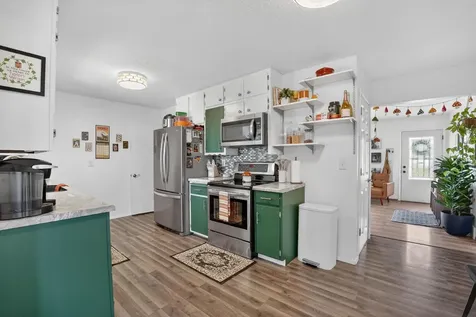 576 Pioneer Road Waterloo IA 50701