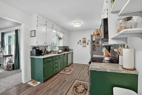 576 Pioneer Road Waterloo IA 50701