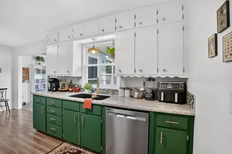 576 Pioneer Road Waterloo IA 50701