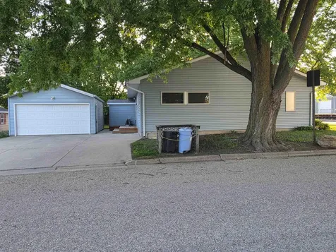 854 Douglas Street Jesup IA 50648