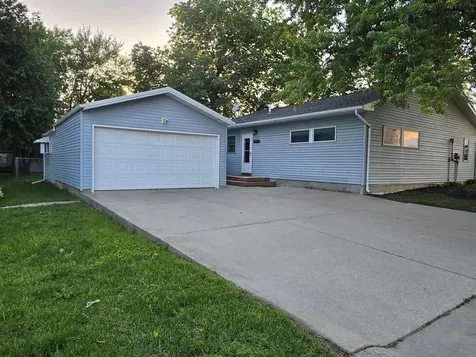 854 Douglas Street Jesup IA 50648