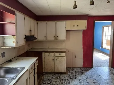 125 W Jackson Street Winthrop IA 50682