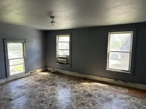 125 W Jackson Street Winthrop IA 50682