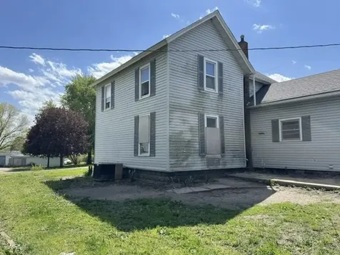 125 W Jackson Street Winthrop IA 50682