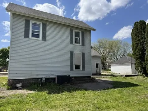 125 W Jackson Street Winthrop IA 50682