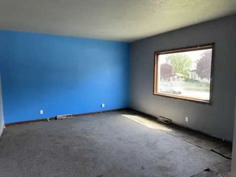 125 W Jackson Street Winthrop IA 50682