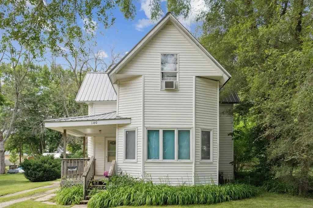 140 2nd Avenue NW Oelwein IA 50662