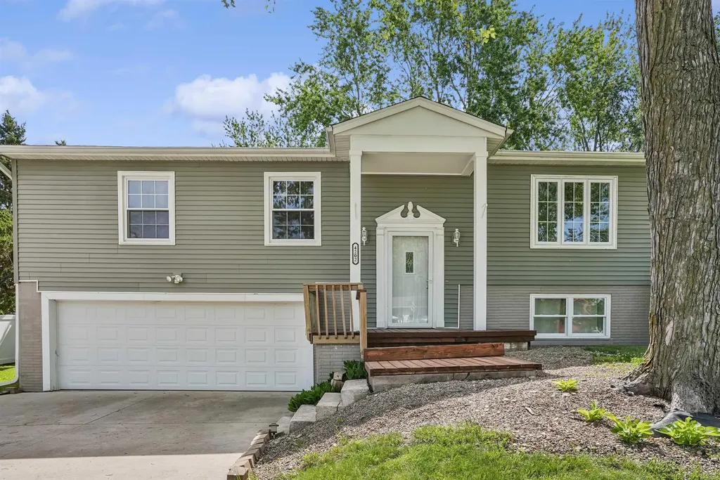 4202 Cardinal Drive Cedar Falls IA 50613