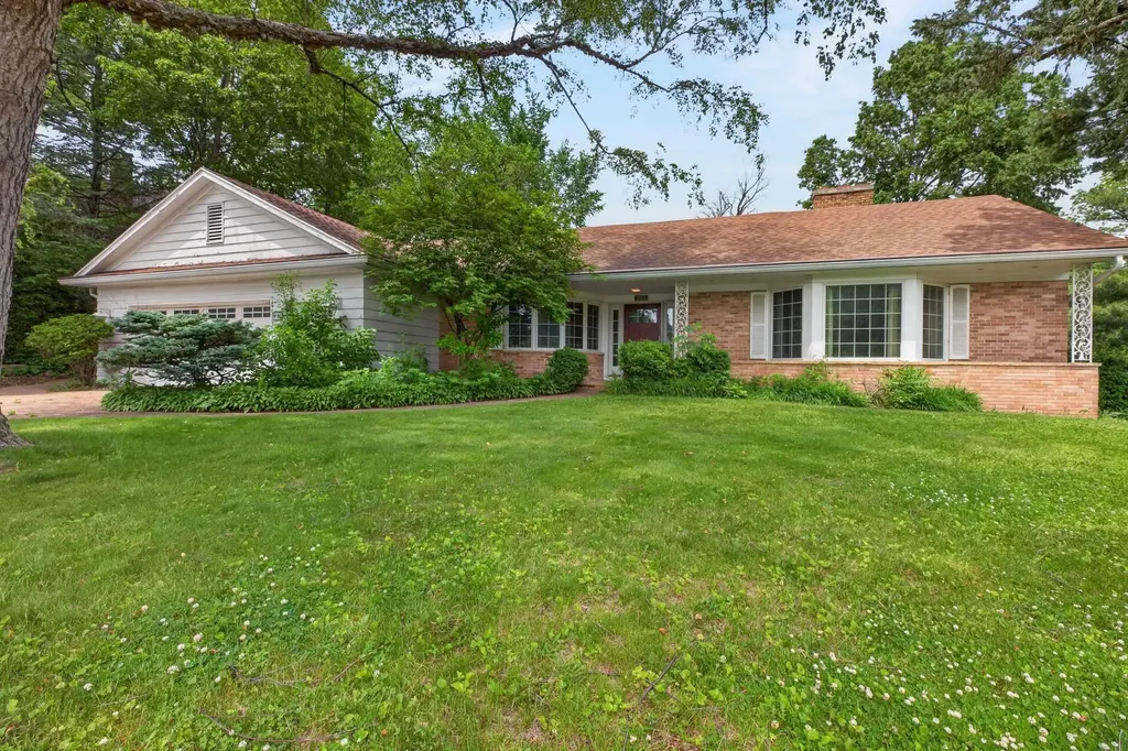221 Byrnes Drive Waterloo IA 50701