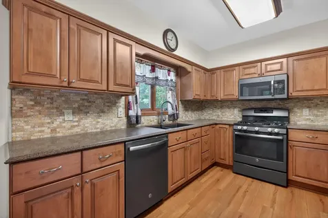 221 Byrnes Drive Waterloo IA 50701