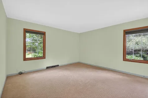 221 Byrnes Drive Waterloo IA 50701