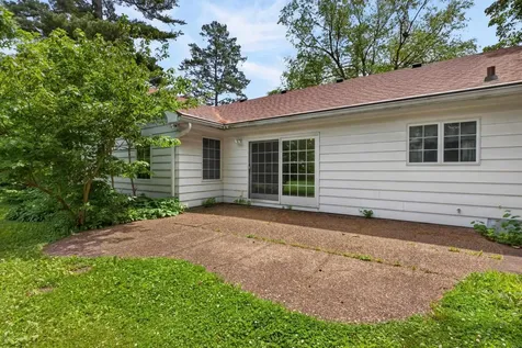 221 Byrnes Drive Waterloo IA 50701