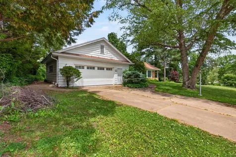 221 Byrnes Drive Waterloo IA 50701