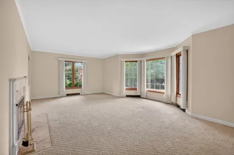 221 Byrnes Drive Waterloo IA 50701
