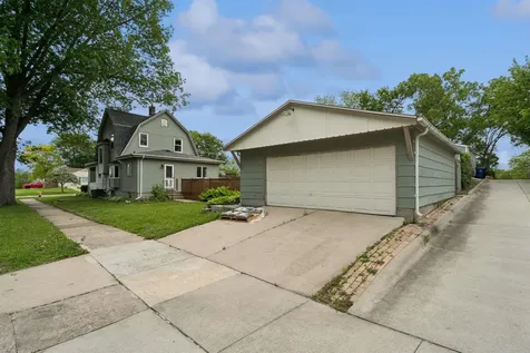 1703 Tremont Street Cedar Falls IA 50613
