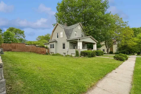 1703 Tremont Street Cedar Falls IA 50613