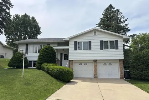 2620 Crestline Avenue Waterloo IA 50702