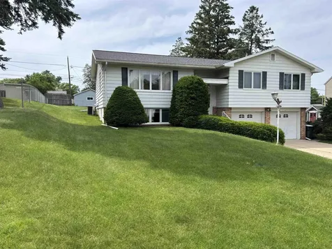 2620 Crestline Avenue Waterloo IA 50702