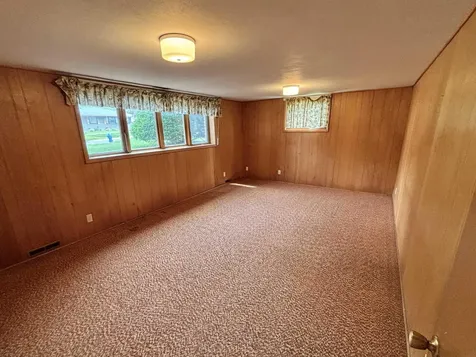 2620 Crestline Avenue Waterloo IA 50702