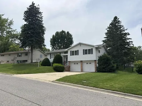 2620 Crestline Avenue Waterloo IA 50702