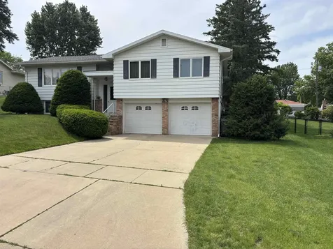 2620 Crestline Avenue Waterloo IA 50702