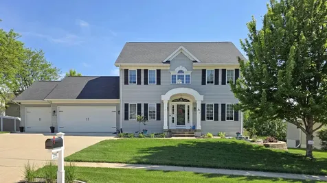 2703 Glen Oaks Drive Cedar Falls IA 50613