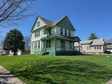 1007 7th Street Grundy Center IA 50638