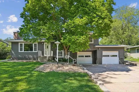 1029 W 13 Street Cedar Falls IA 50613