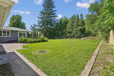 1029 W 13 Street Cedar Falls IA 50613