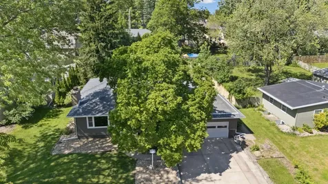 1029 W 13 Street Cedar Falls IA 50613