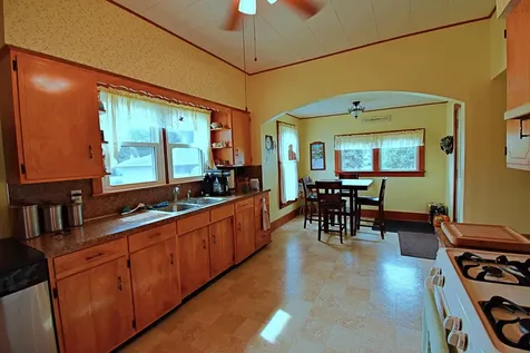 619 SE 3rd Street Independence IA 50644