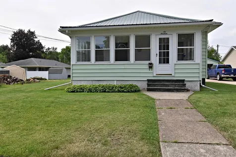 619 SE 3rd Street Independence IA 50644