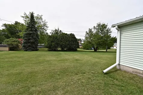 619 SE 3rd Street Independence IA 50644