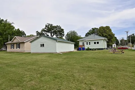 619 SE 3rd Street Independence IA 50644