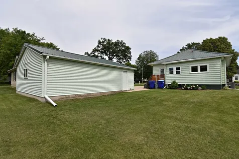 619 SE 3rd Street Independence IA 50644