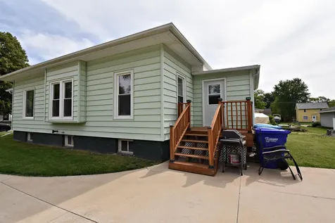 619 SE 3rd Street Independence IA 50644