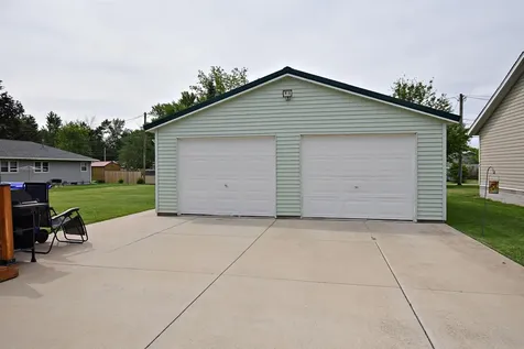 619 SE 3rd Street Independence IA 50644