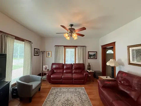 619 SE 3rd Street Independence IA 50644
