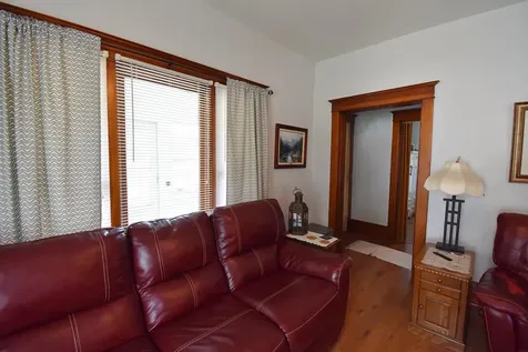 619 SE 3rd Street Independence IA 50644