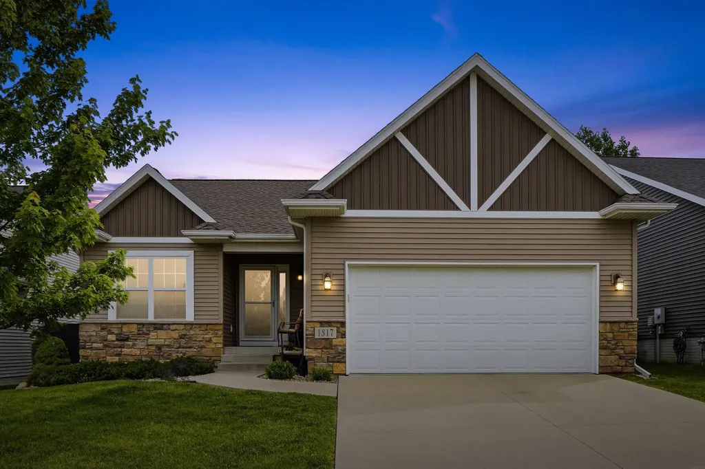 1317 Hummingbird Circle Waterloo IA 50702