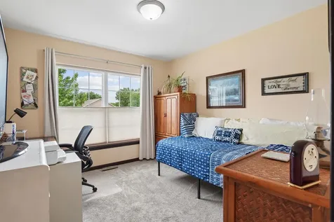 1317 Hummingbird Circle Waterloo IA 50702