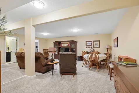 1317 Hummingbird Circle Waterloo IA 50702