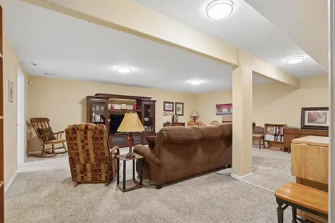1317 Hummingbird Circle Waterloo IA 50702