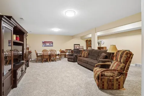 1317 Hummingbird Circle Waterloo IA 50702