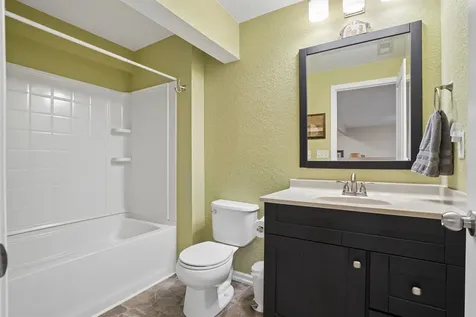 1317 Hummingbird Circle Waterloo IA 50702
