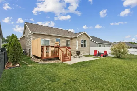 1317 Hummingbird Circle Waterloo IA 50702