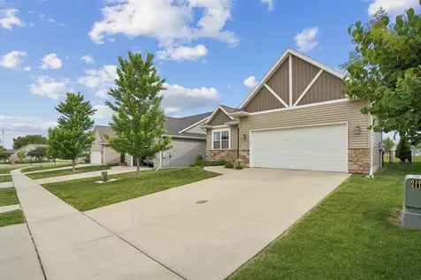 1317 Hummingbird Circle Waterloo IA 50702