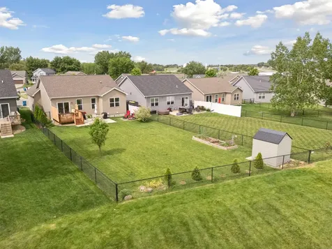 1317 Hummingbird Circle Waterloo IA 50702
