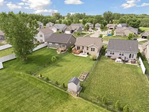 1317 Hummingbird Circle Waterloo IA 50702