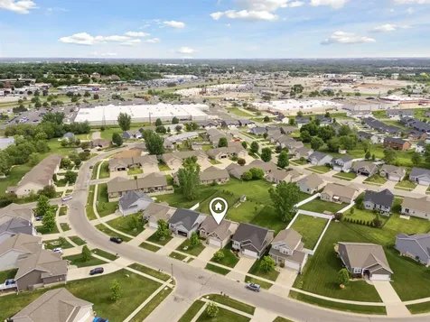 1317 Hummingbird Circle Waterloo IA 50702